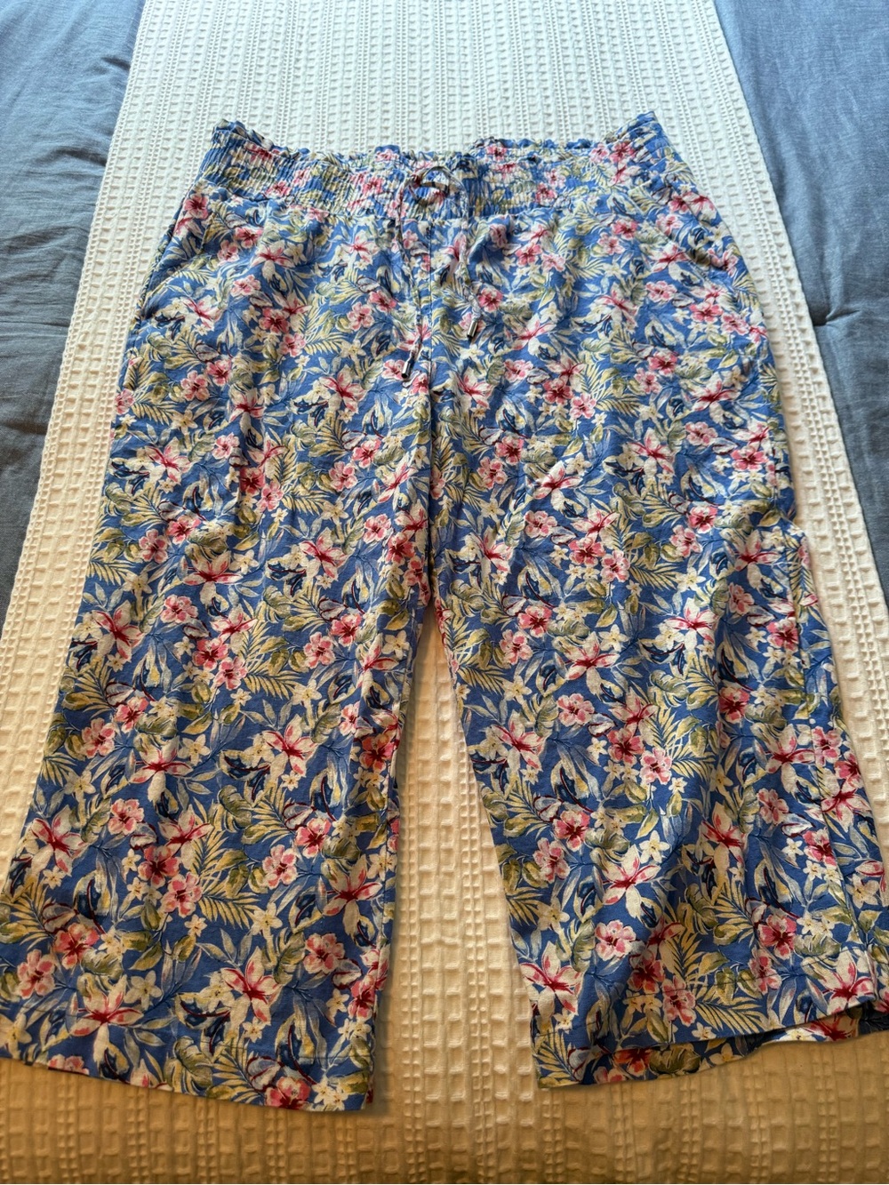 Blue Floral Wide-Leg Capris